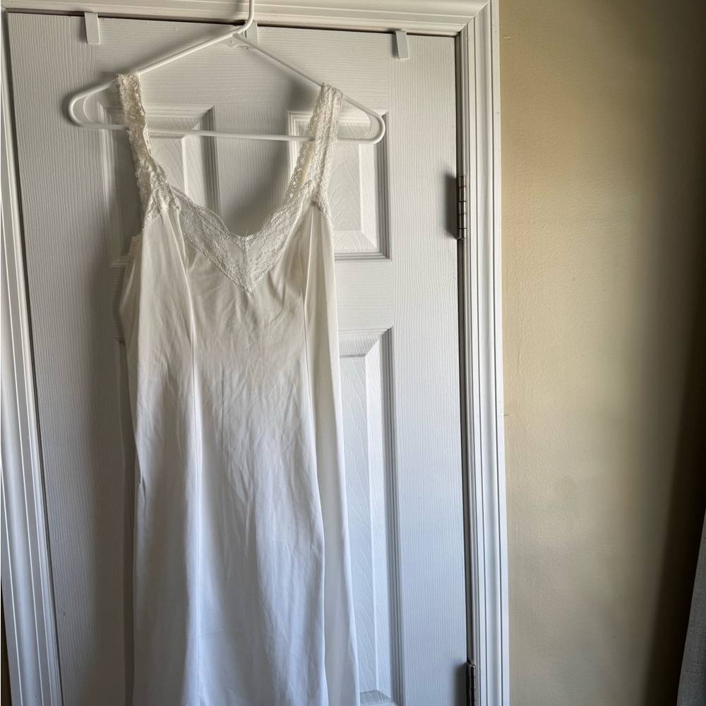 White Lace Trim Chemise for Elegant Sleepwear